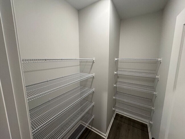 Building Photo - LIKE-NEW 4 Bed/4 Bath in N. Raleigh!
