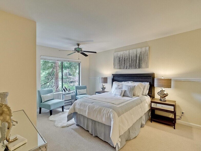 Primary bed - 684 Teatree Ct