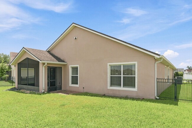 Building Photo - 2821 Maguire Dr