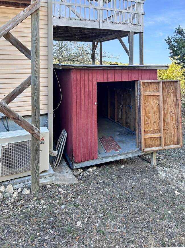 Building Photo - 1 Bedroom - Downstairs Duplex in Canyon Lake - Hill Country Views