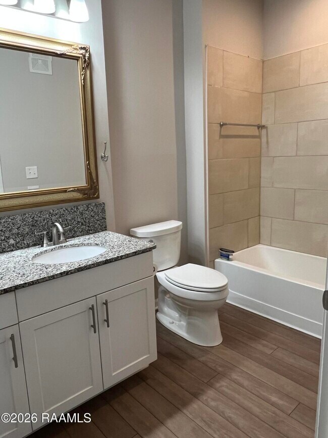 Building Photo - 1521 Camellia Blvd