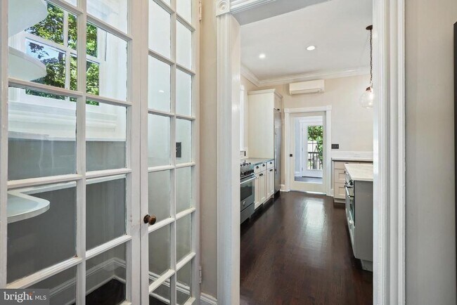 Building Photo - 12 Murray Pl