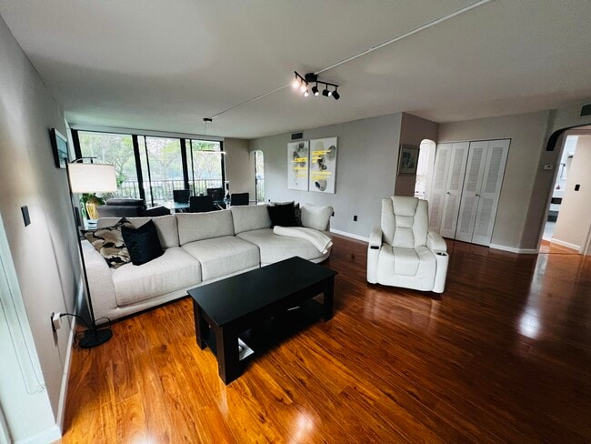 Building Photo - 1201 River Reach Dr