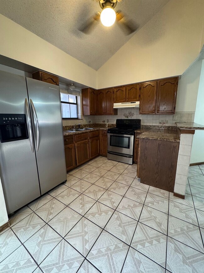 Building Photo - 404 Venado Ct