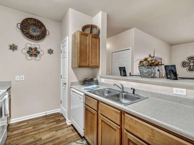 Building Photo - Castle Schools*********Large 2 Bedroom 2 Bath**********Newburgh Indiana Living