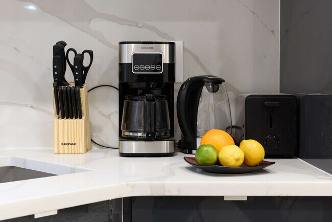 Building Photo - 315 E 78th St