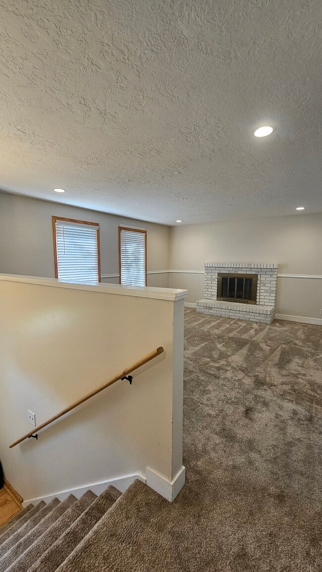 Building Photo - 10176 S 360 E