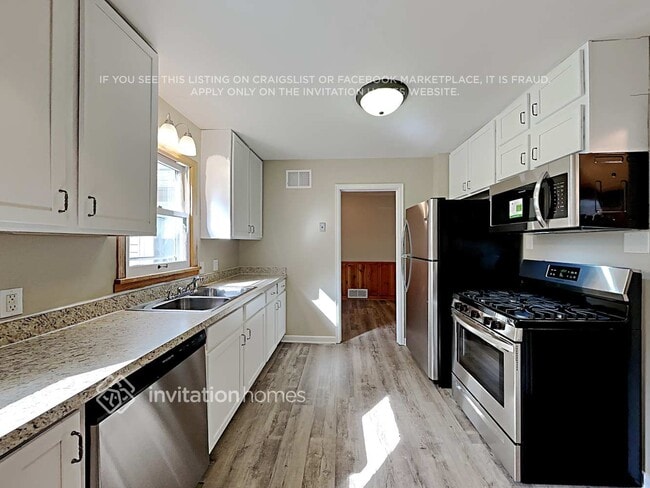Building Photo - 6432 2nd Ave S
