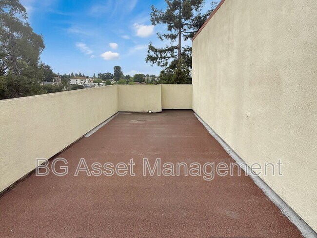 Building Photo - 1459 MacArthur Blvd