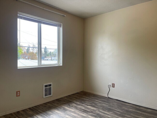 Building Photo - PENDING APPLICATION- Beautiful 3 Bedroom S...