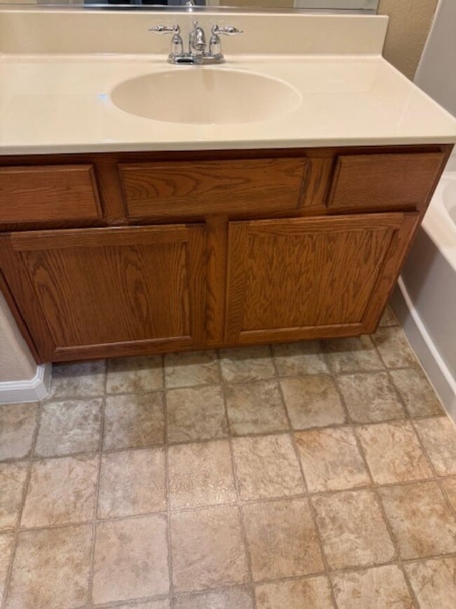 Building Photo - Gorgeous Natomas Condo