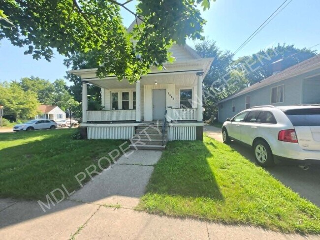 Building Photo - 2120 Stark St