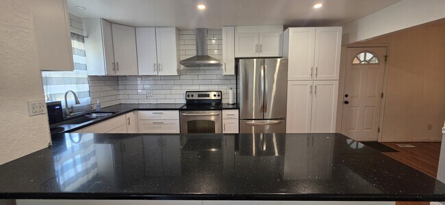 Building Photo - 2713 Dill Dr