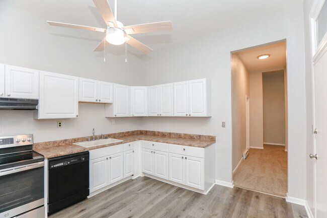 Building Photo - 430 South St