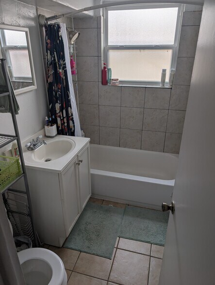 Building Photo - 2110 King St