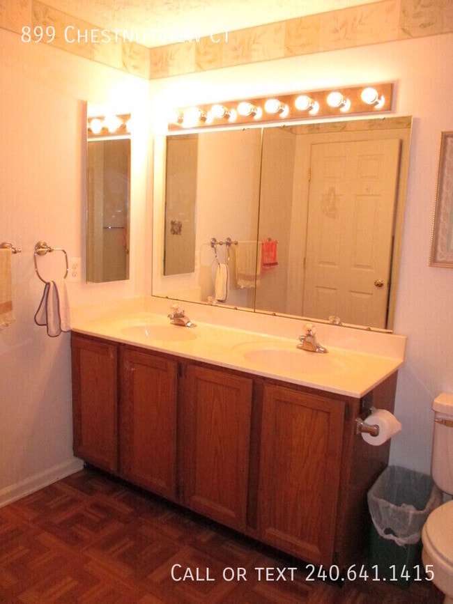 Building Photo - 899 Chestnutview Ct