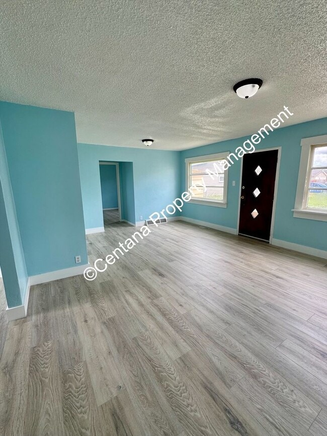 Building Photo - 2 Bedroom 1 Bath Home