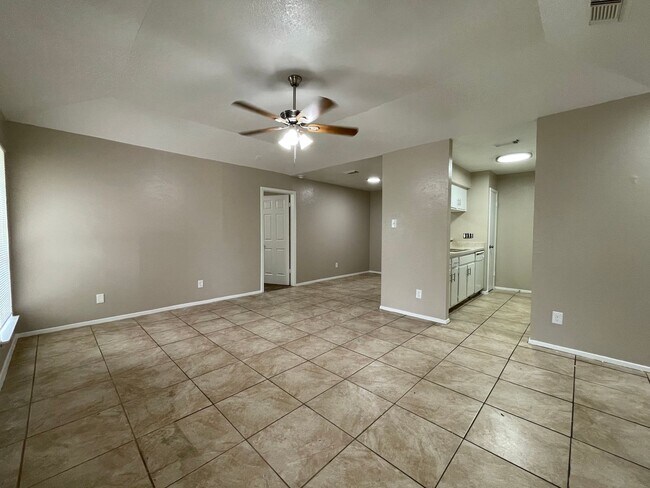 Building Photo - AVAILABLE NOW 2 BED 2 BATH APARTMENT IN EU...