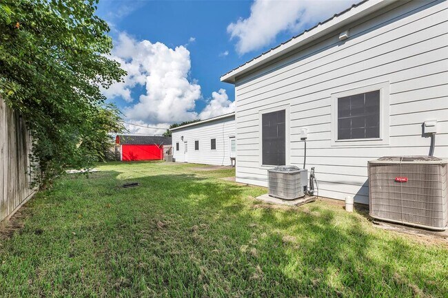 Building Photo - 7900 Fm-2354