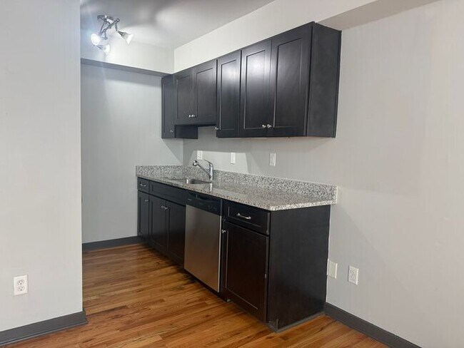 Building Photo - Remodeled Studio in Woodbine - $99 Deposit Special!