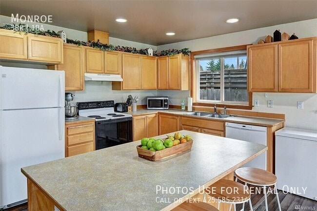 Building Photo - Monroe-