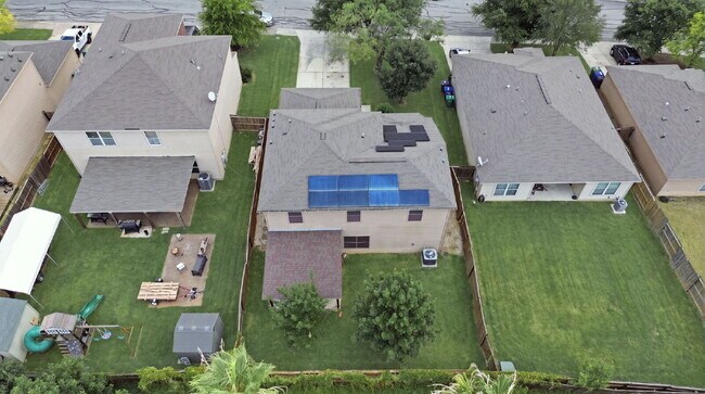 Building Photo - House in a Gated community with SOLAR PANELS!