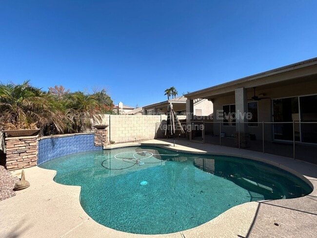 Building Photo - 774 E Maria Ln