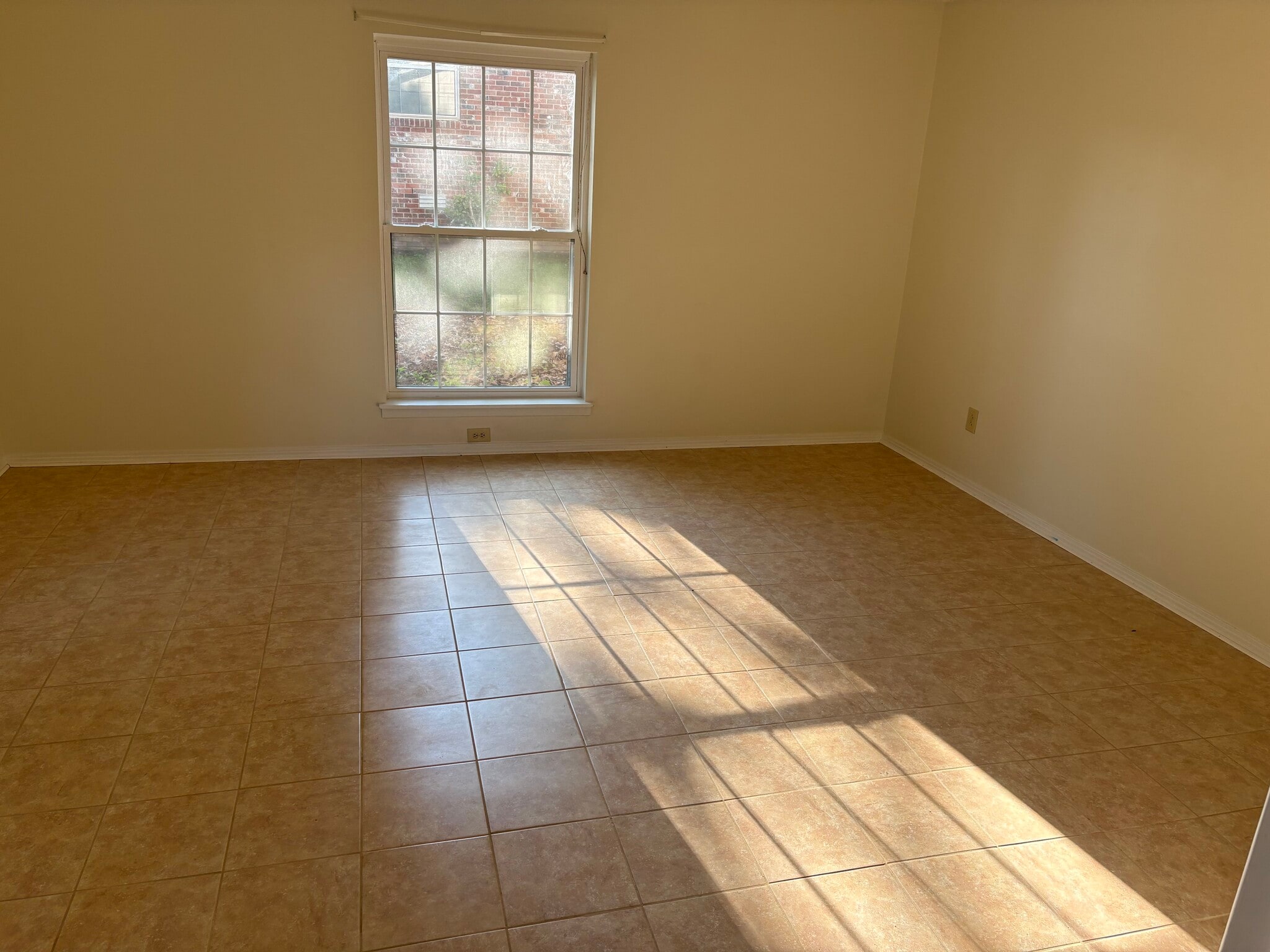 Building Photo - 1300 Pinewood Dr