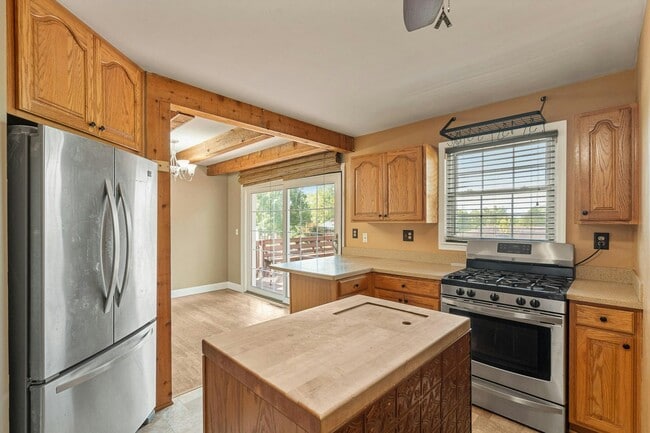 Building Photo - 2045 La Grange Rd