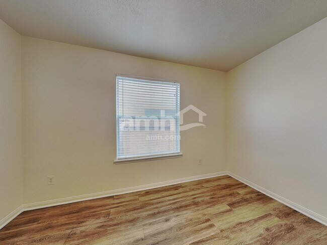 Building Photo - 2518 Halstead Dr