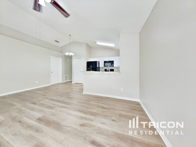 Building Photo - 828 Cape Cod Cir