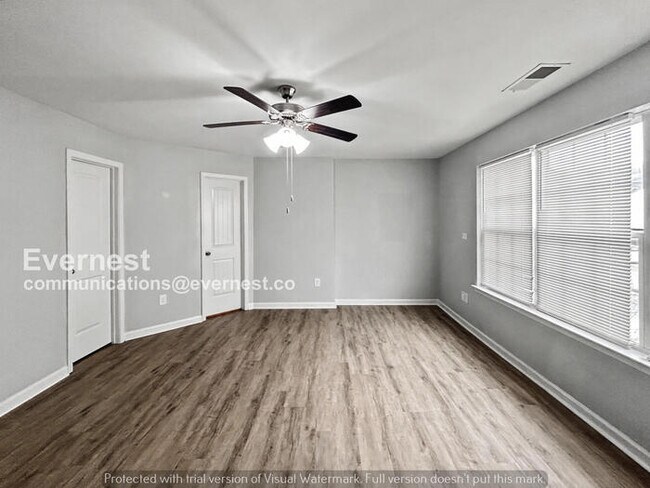 Building Photo - 3 Bed, 2.5 Bath Home with Attached Garage / Pet-Friendly / Available Now!