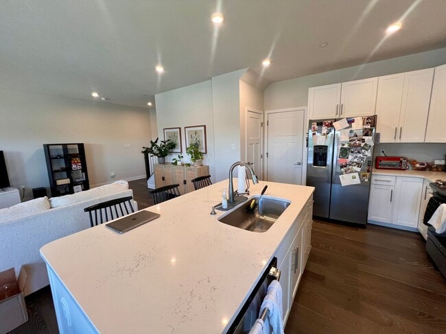 Building Photo - Sewickley - 4 Bedroom 3.5 Bathroom - End U...