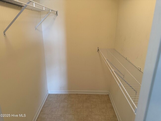 Building Photo - 4033 Cobblestone Dr