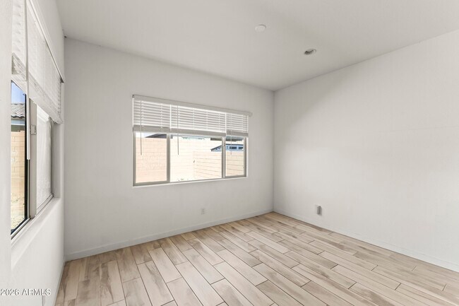 Building Photo - 9342 W Roma Ave