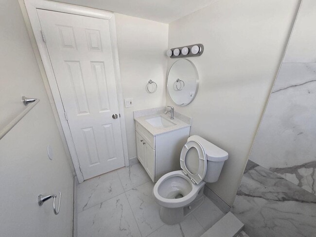 Building Photo - 620 S Broadway