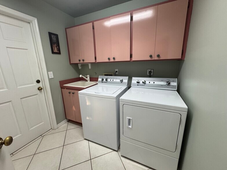 Building Photo - 939 St Andrews Blvd