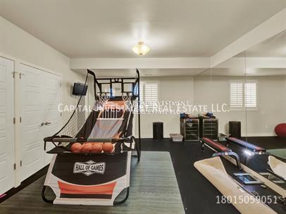 Building Photo - 10244 Sacramento Way