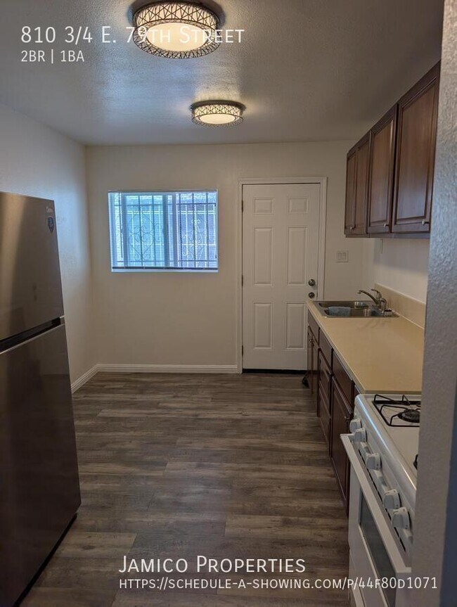Building Photo - 810 3/4 E. 79th Street-