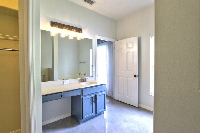 Building Photo - 5868 Duskywing Dr