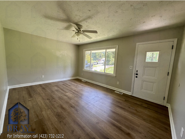 Building Photo - One level living with scenic views