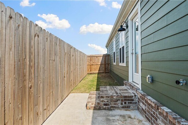 Building Photo - 5943 W Holdcroft Dr