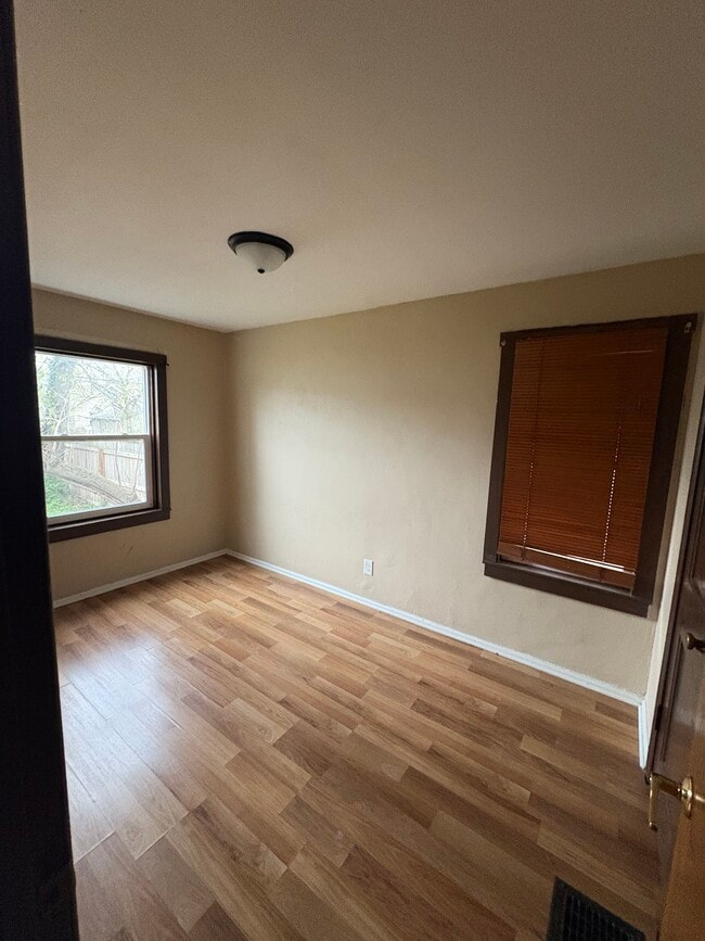 Building Photo - 1494 E 25th Ave