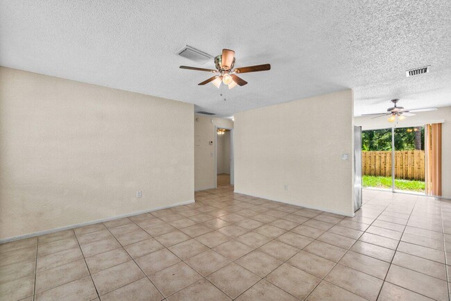 Building Photo - 4758 Gulfstream Rd