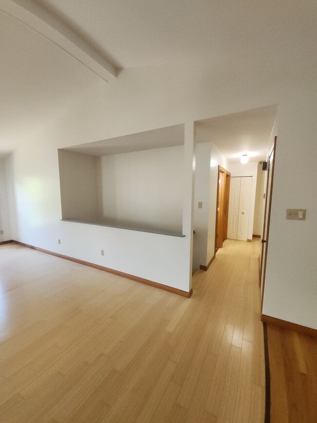 Building Photo - Spacious Home in Ladue Schools