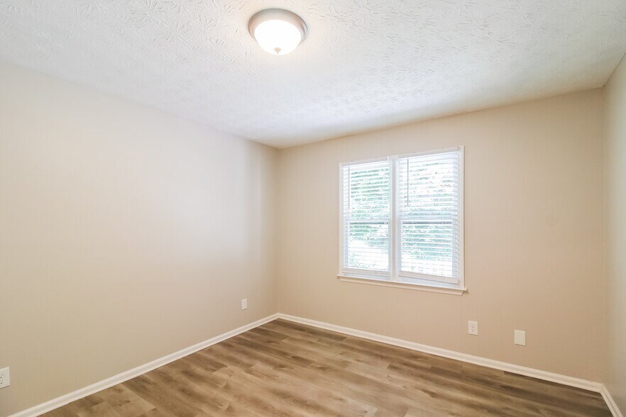 Building Photo - 1218 Raleigh Way NW