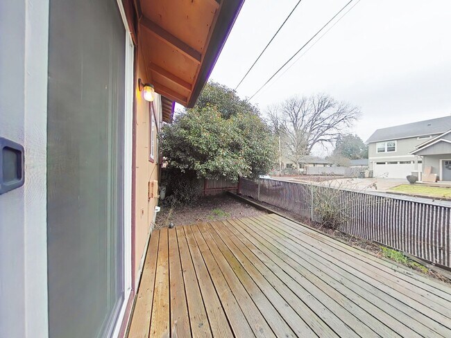 Building Photo - 2 Bedroom Duplex ~ South Corvallis ~ Pet F...