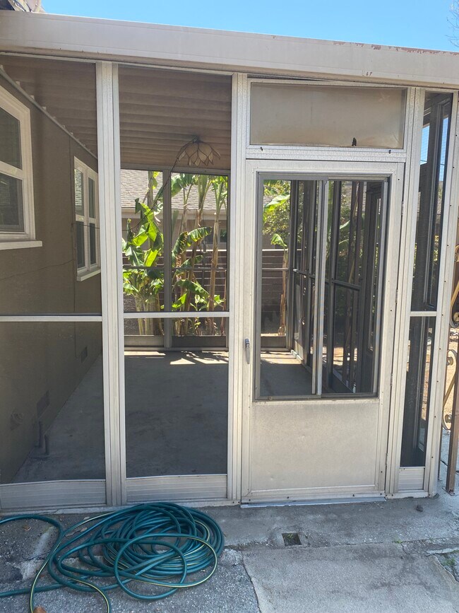 Screened Porch - 1523 N Grand Oaks Ave