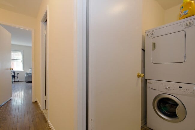 Building Photo - 1821 Biltmore St NW