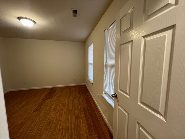 Building Photo - Home for rent